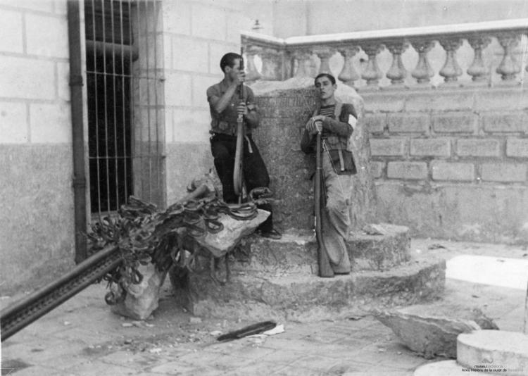 Crònica gràfica; Milicians