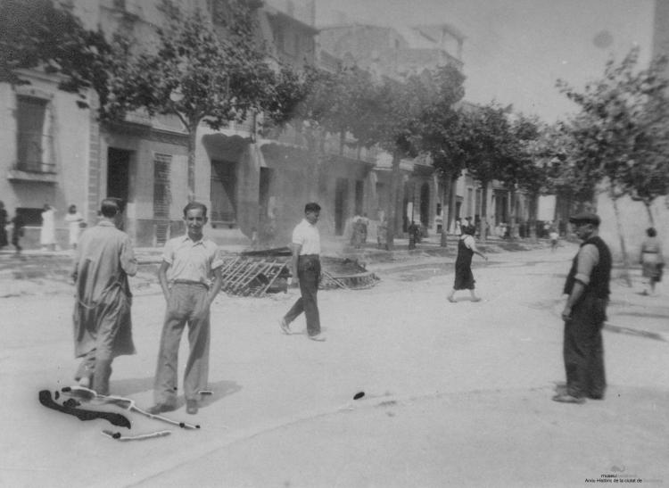 Crònica gràfica; Incendis i barricades al carrer