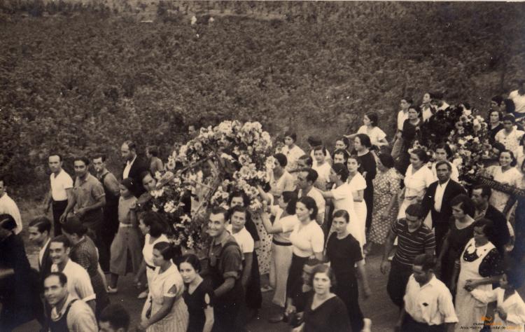 Crònica gràfica; Enterrament del primer milicià mort al front, Antoni Sala i Pont 