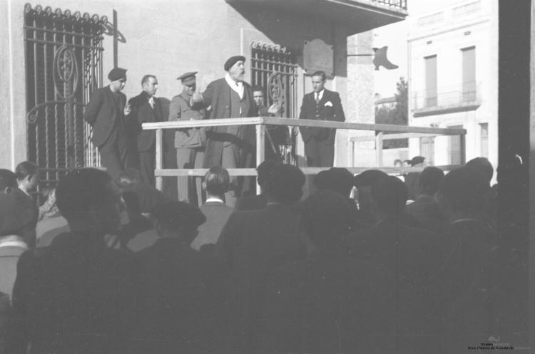 Crònica gràfica;Inauguració de la placa que donà el nom de Barrau al carrer Museu