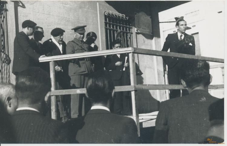Crònica gràfica;Inauguració de la placa que donà el nom de Barrau al carrer Museu