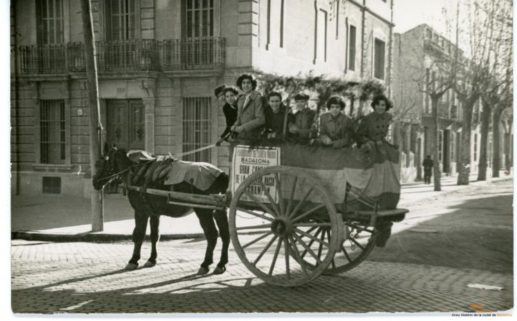 Crònica gràfica;Recollida botelles de cava parròquia de Santa Maria