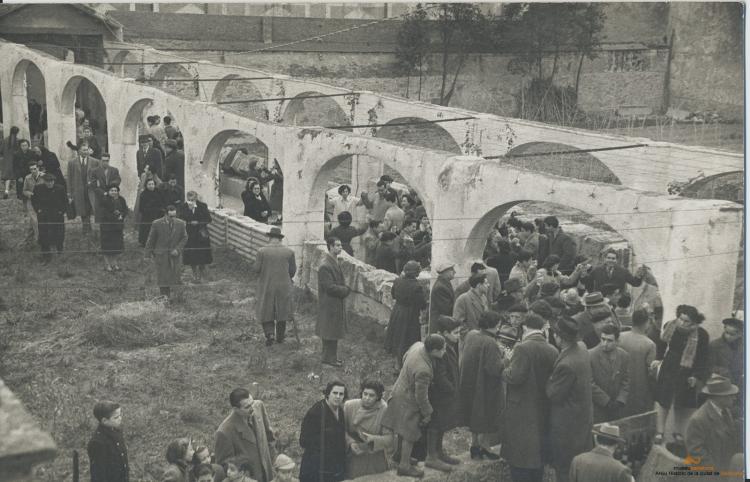Crònica gràfica;Recollida botelles de cava parròquia de Santa Maria