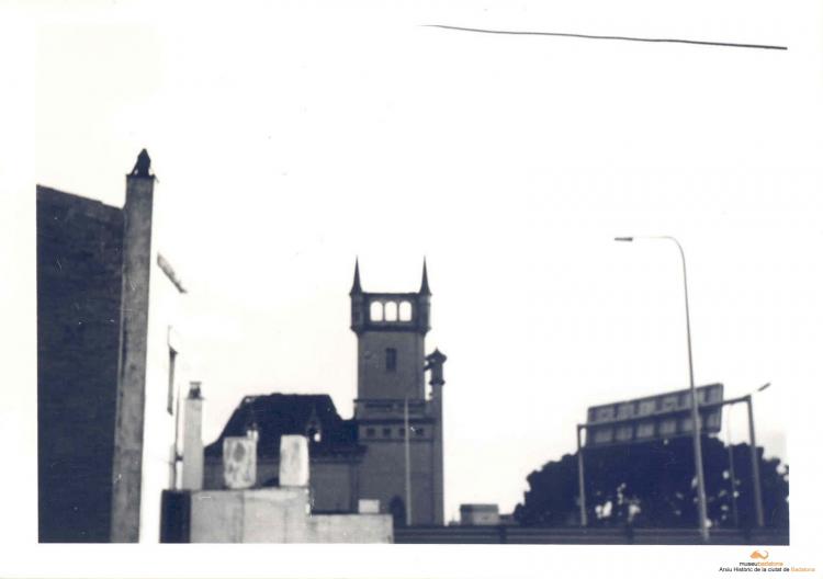 Crònica gràfica;Enderroc de l'edifici de Can Pi Gibert