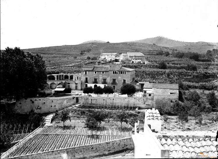 Can Mora. Vista general