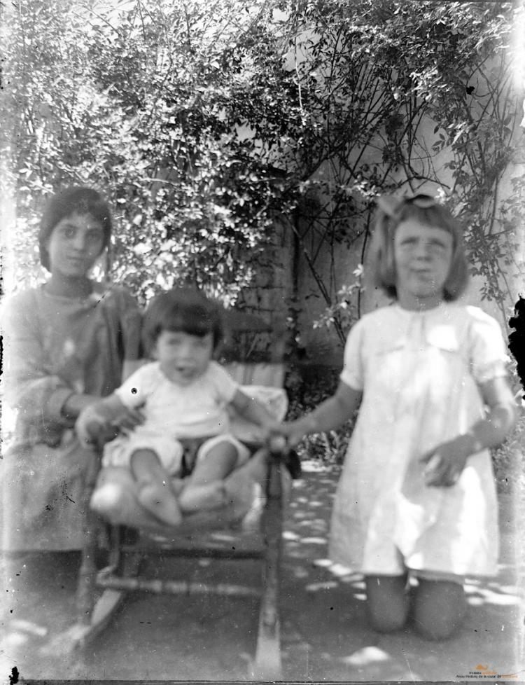Tres nenes