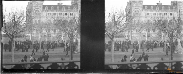 Passeig Lluís Companys a Barcelona. Carnaval?