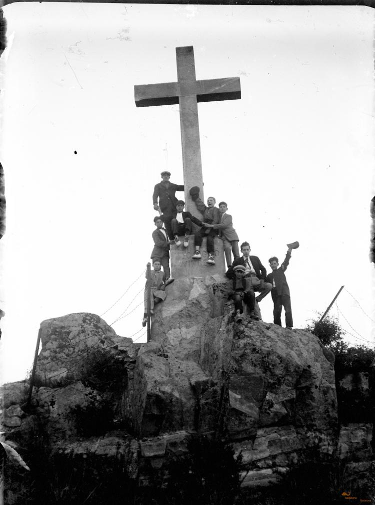 Creu de Montigalà i nens