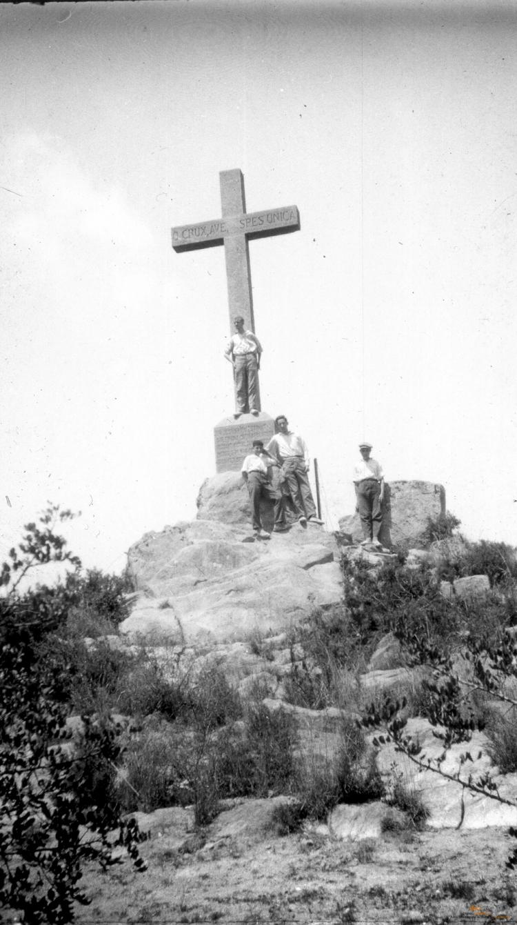 Creu de Montigalà i nens