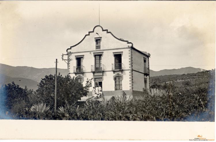 Casa Isant. Can Botella