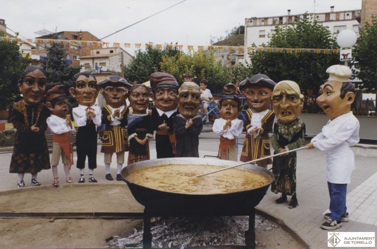 Capgrossos dels gegants a l'arrossada de la Festa del barri de la Joanot