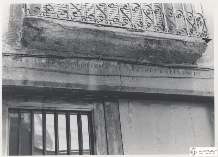 Llinda de la façana del carrer del Pont, 25