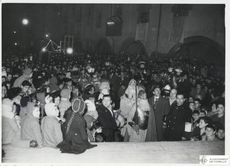 Cavalcada dels reis d'Orient. Arribada dels reis a la plaça Vella