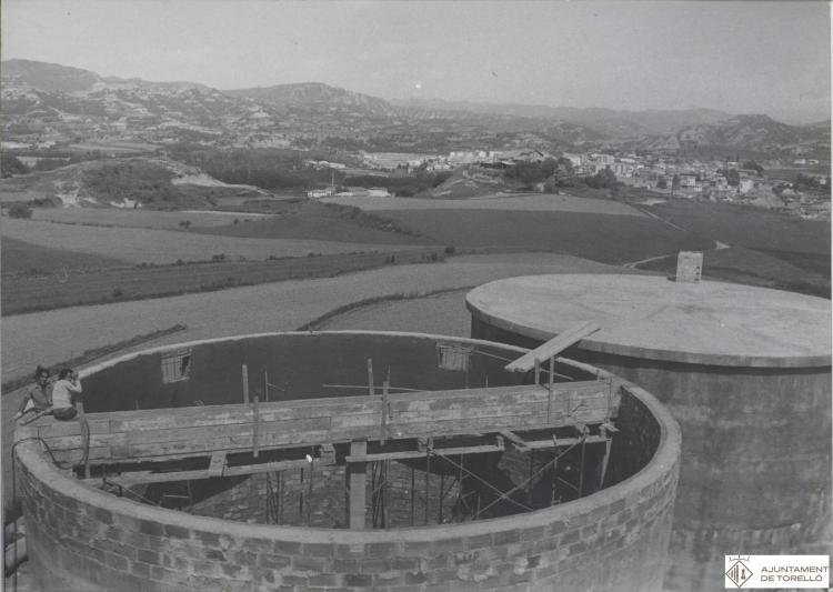 Obres de renovació de la xarxa d'abastament d'aigua. Construcció dels dipòsits d'aigua del Puig 