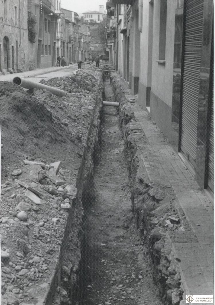 Obres de renovació de la xarxa d'abastament d'aigua al carrer Sant Antoni