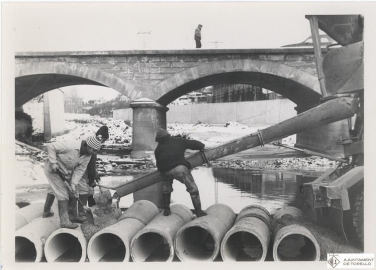 Enderroc de l'antic pont de Can Pujades