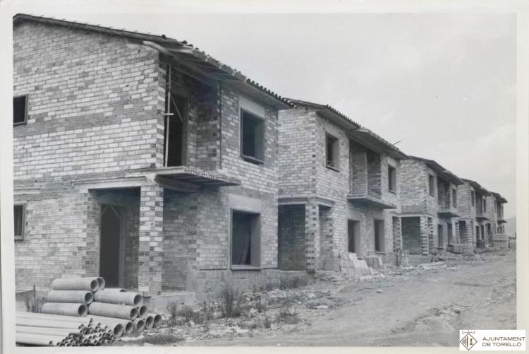 Construcció dels habitatges de la "Cooperativa de Vivendes Vall del Ges" al Barri de Montserrat