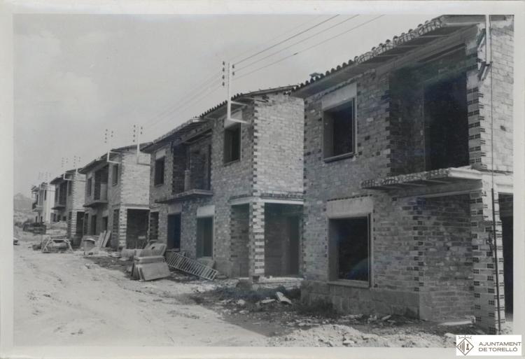 Construcció dels habitatges de la "Cooperativa de Vivendes Vall del Ges" al Barri de Montserrat