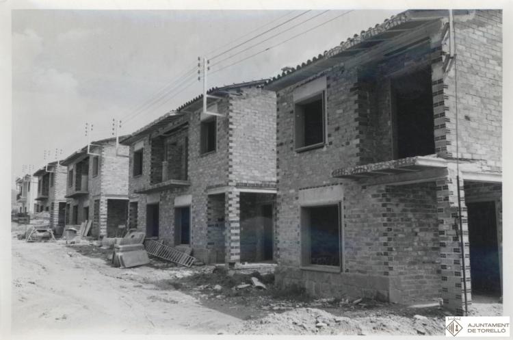 Construcció dels habitatges de la "Cooperativa de Vivendes Vall del Ges" al Barri de Montserrat