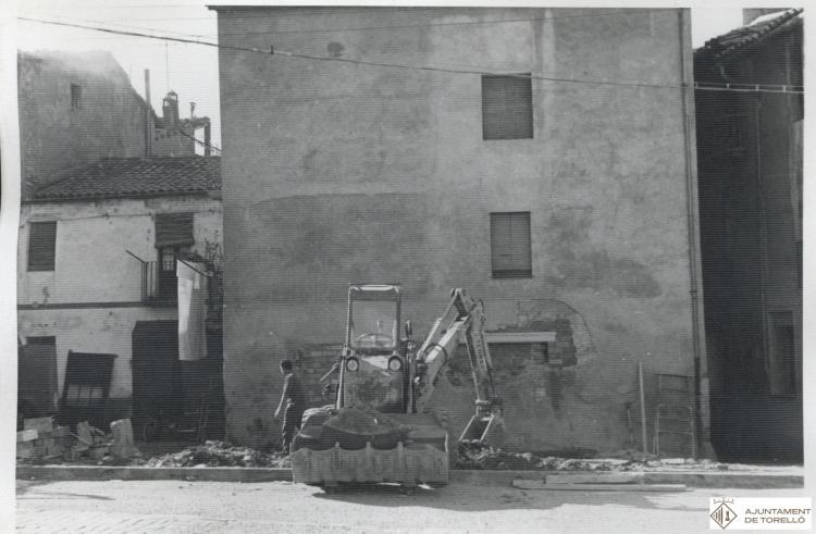 Construcció de l'antic edifici de correus a la Plaça Coll i Dorca