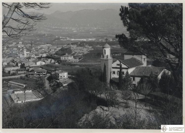 Vista del santuari de Rocaprevera i la zona esportiva
