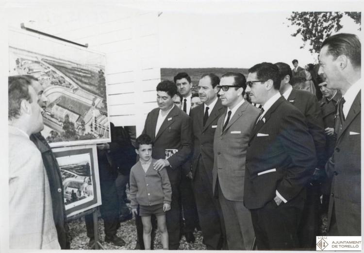 Acte de presentació del projecte per a la construcció de la zona esportiva amb l'alcalde Pere Ullastre Benito