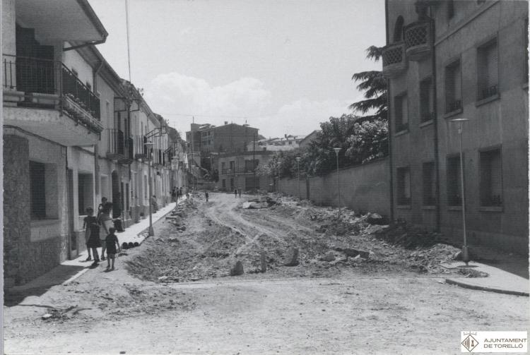 Obres de pavimentació del carrer Collsacabra