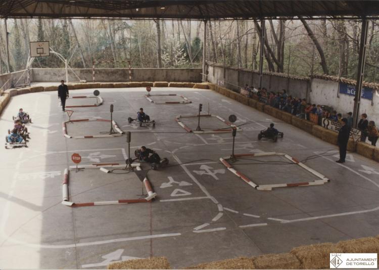 Pista del Club Infantil. Pràctiques de conducció per a joves amb karts 