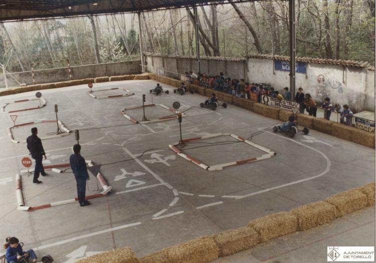 Pista del Club Infantil. Pràctiques de conducció per a joves amb karts 
