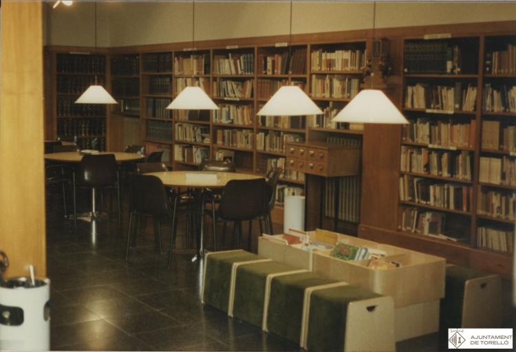 Biblioteca popular de La Caixa al Carrer Sant Miquel