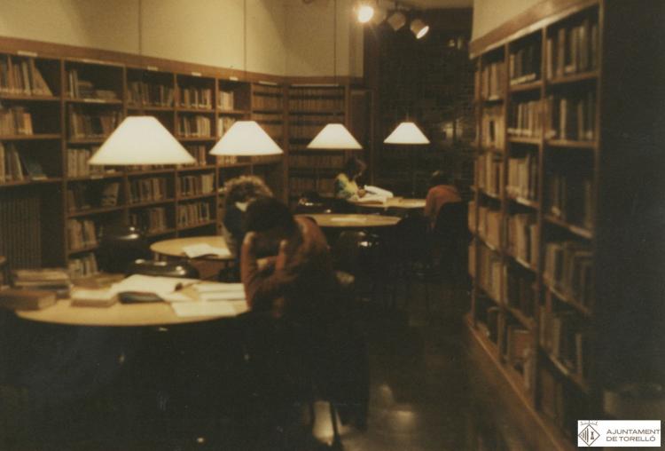 Biblioteca popular de La Caixa al Carrer Sant Miquel