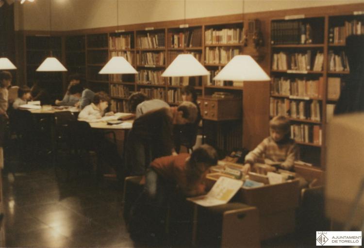 Biblioteca popular de La Caixa al Carrer Sant Miquel