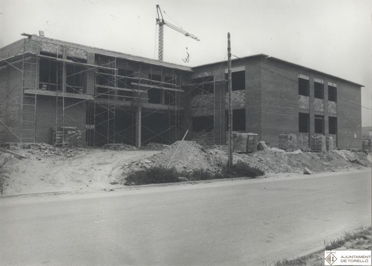 Obres de construcció de l'Institut Cirvianum a l'avinguda Pompeu Fabra