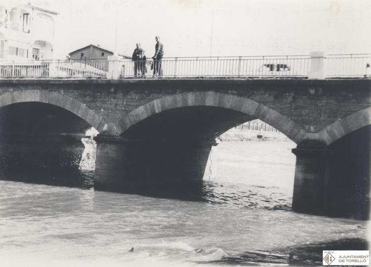 Antic pont de Can Pujades o Can Rabert sobre el riu Ges
