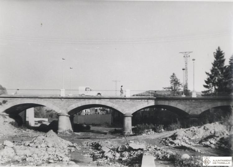 Antic pont de Can Pujades o Can Rabert sobre el riu Ges