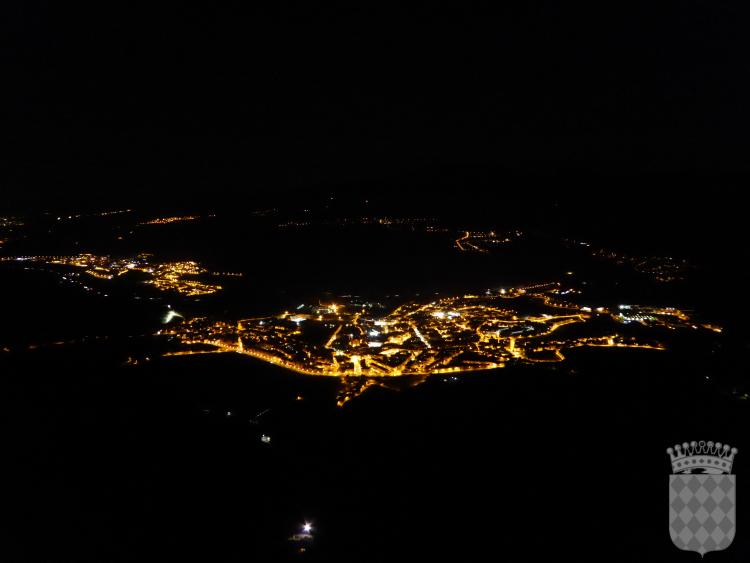 Vista general de Centelles de nit, presa des del Puigsagordi