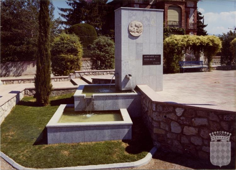 Font homenatge a la Festa del Pi al parc del Pla del Mestre