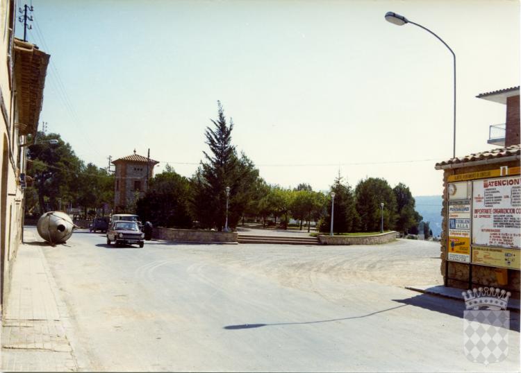 Cruïlla del carrer Sant Jaume amb la plaça del Pla del Mestre i escales de l'accés oest al parc del Pla del Mestre