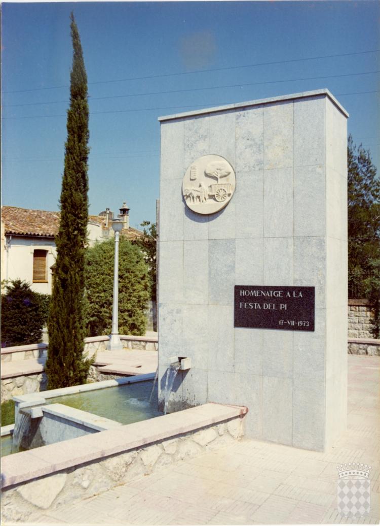 Font homenatge a la Festa del Pi al parc del Pla del Mestre