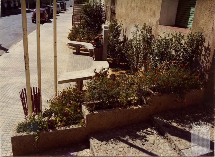 Font, bancs i parterres de l'avinguda  Rodolf Batlle