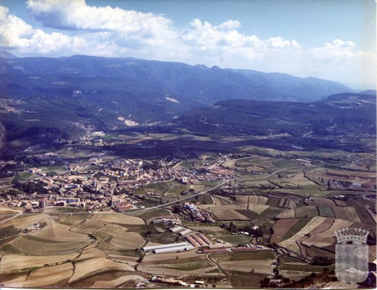 Vista general de Centelles, presa des del Puigsagordi (2/4)