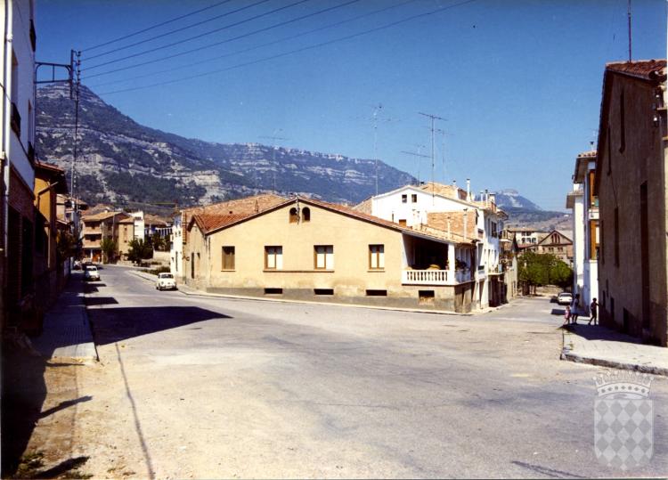 Cruïlla del carrer José Antonio i el carrer Sant Llop