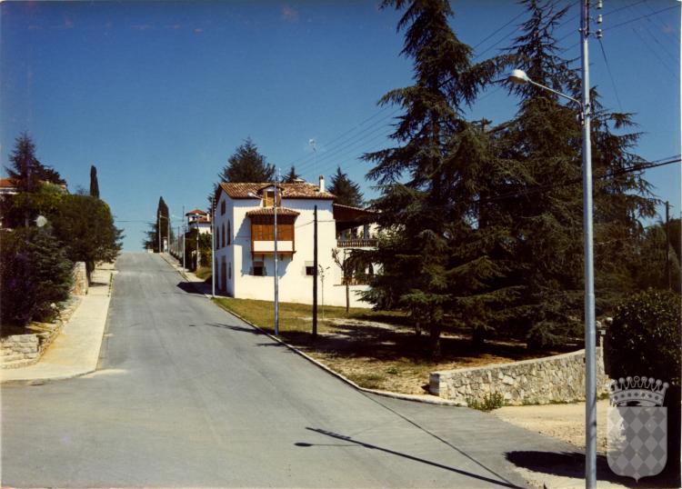 Cruïlla de l'avinguda Bell Esguard, la carretera de Banyeres i la plaça Tomàs Carreras Artau