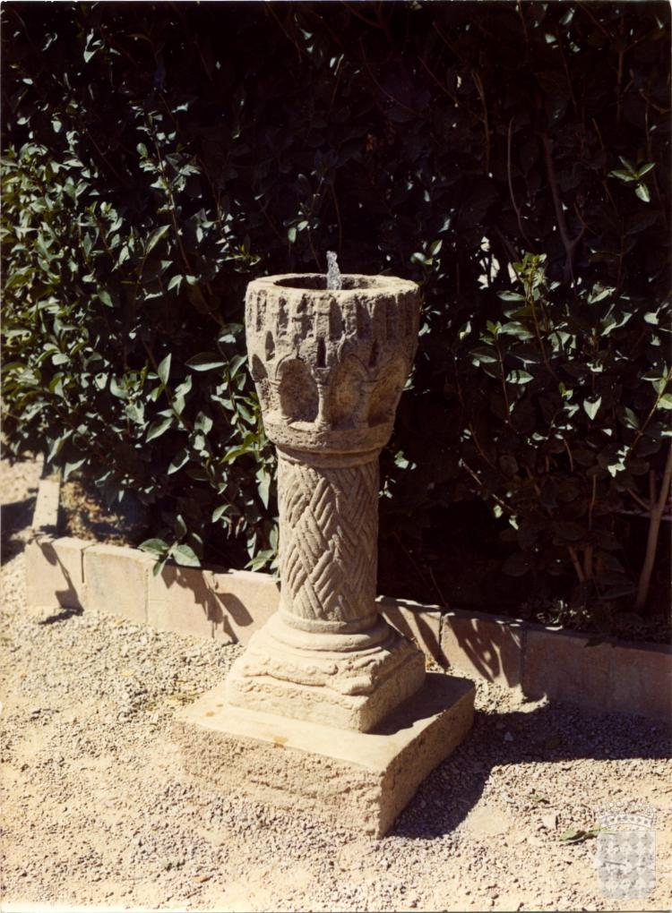 Font instal·lada al pati de l'escola nacional d'EGB