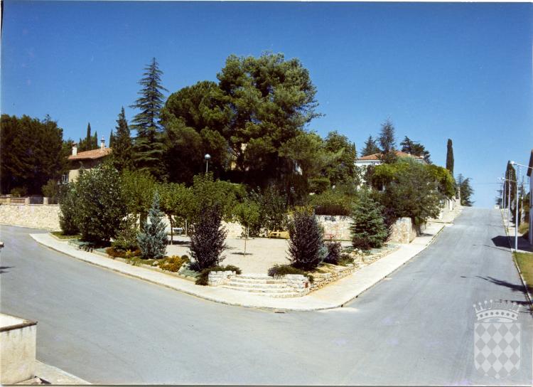 Cruïlla de l'avinguda Bell Esguard, la carretera de Banyeres i la plaça Tomàs Carreras Artau