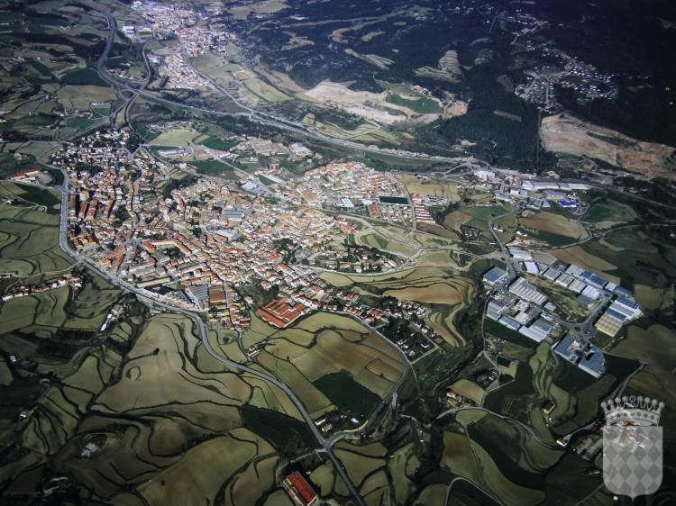 Vista aèria de Centelles, presa des del sud-oest