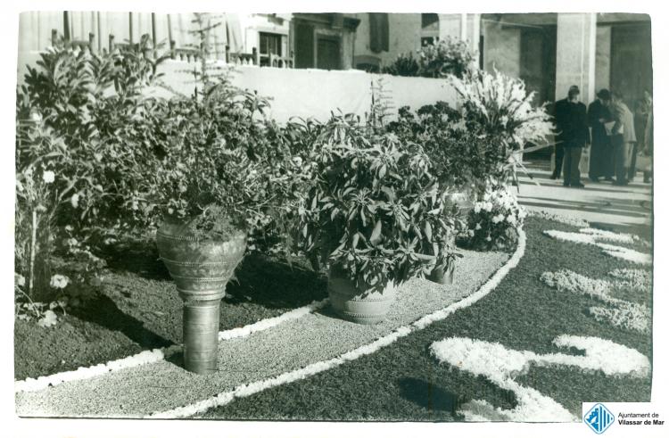 Exposició de flors a la plaça de vendre (actualment plaça Ajuntament)