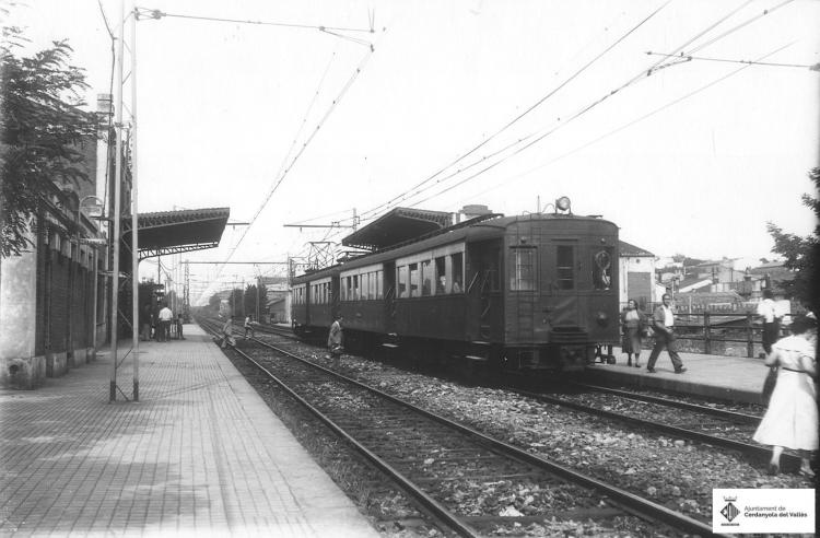 Estació Renfe. Tren elèctric.