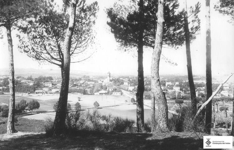 Vista del Campanar de l'Esglèsia nova de Sant Martí des del Turonet.