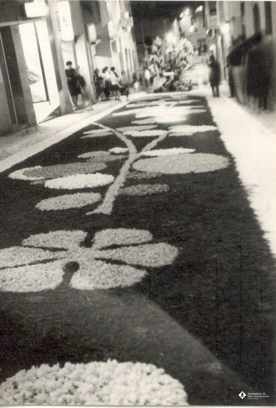 Catifes de flors. Altar arbre i rocalla